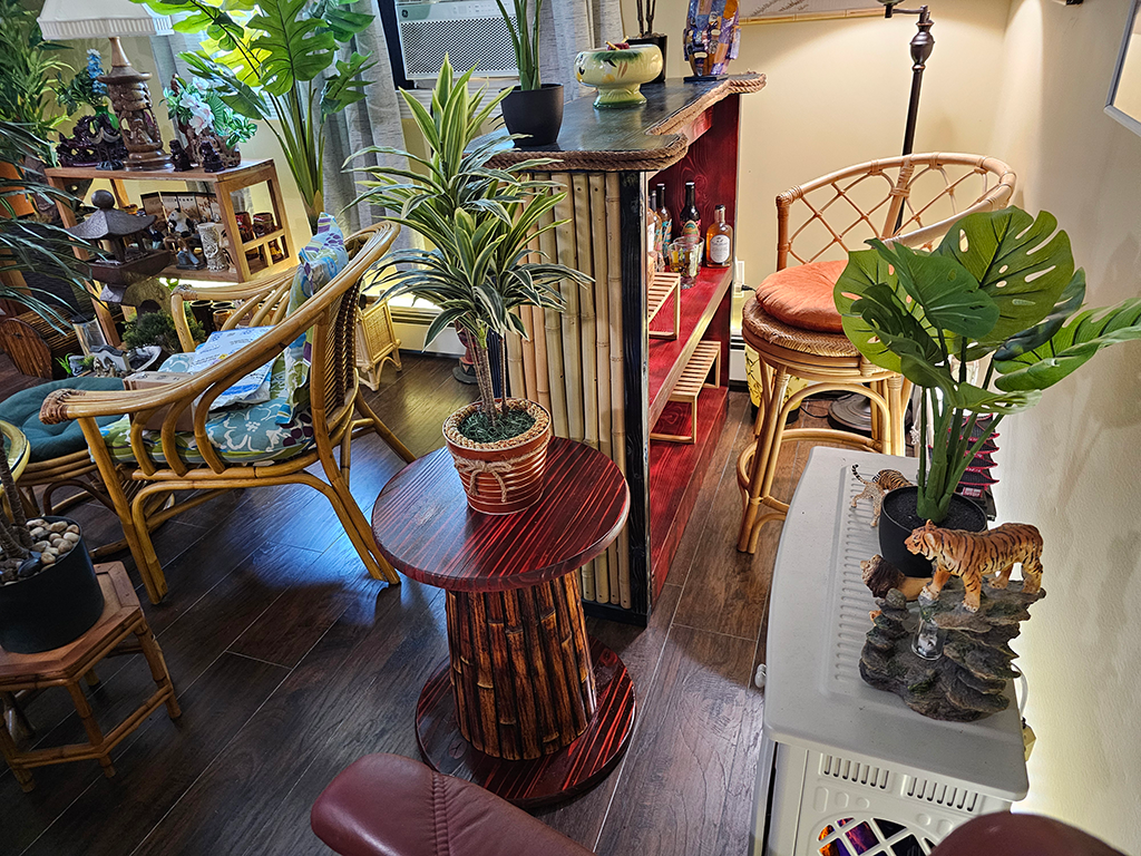 Tiki Table in Final Placement Matching Tiki Bar